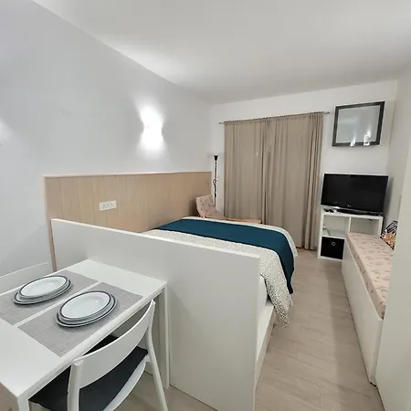 Apartma Zusterna Za Bazenom Koper Exterior photo