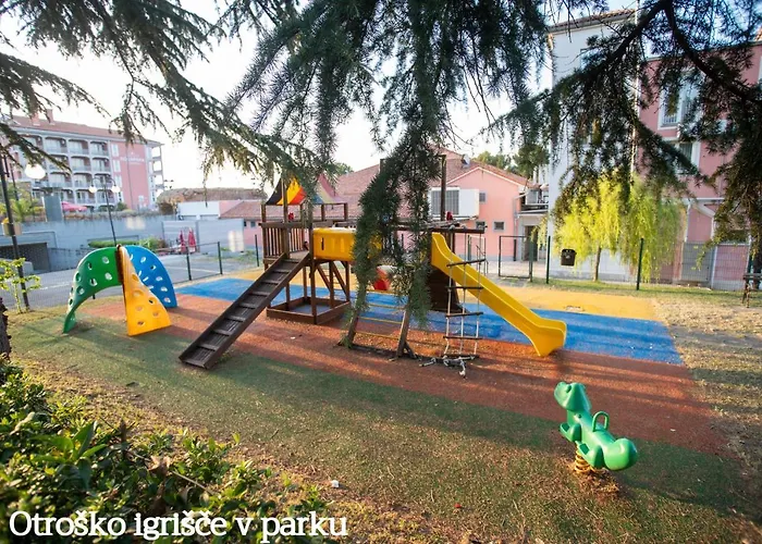 Apartma Zusterna Za Bazenom