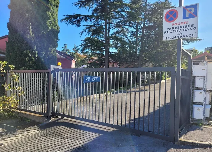 Apartma Zusterna Za Bazenom