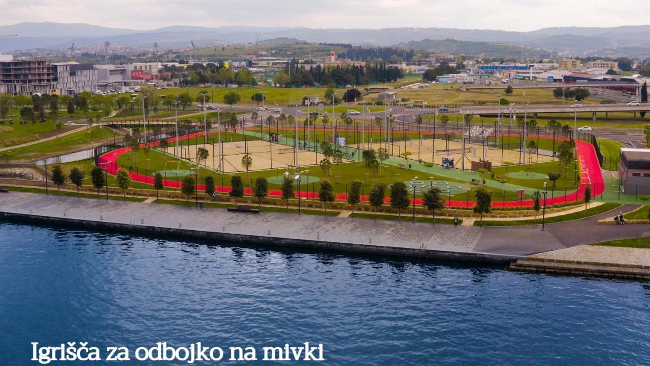 Apartma Zusterna Za Bazenom Apartment